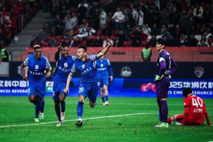 kaiyun sports国际-他是传奇！于汉超玄学再发威 德比战差点掀翻海港